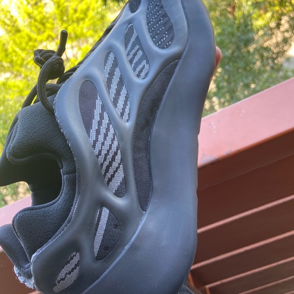 ❌SOLD***🔥ADIDAS YEEZY 700 V3 ALVAH 🔥🔥 - Picture 10 of 16